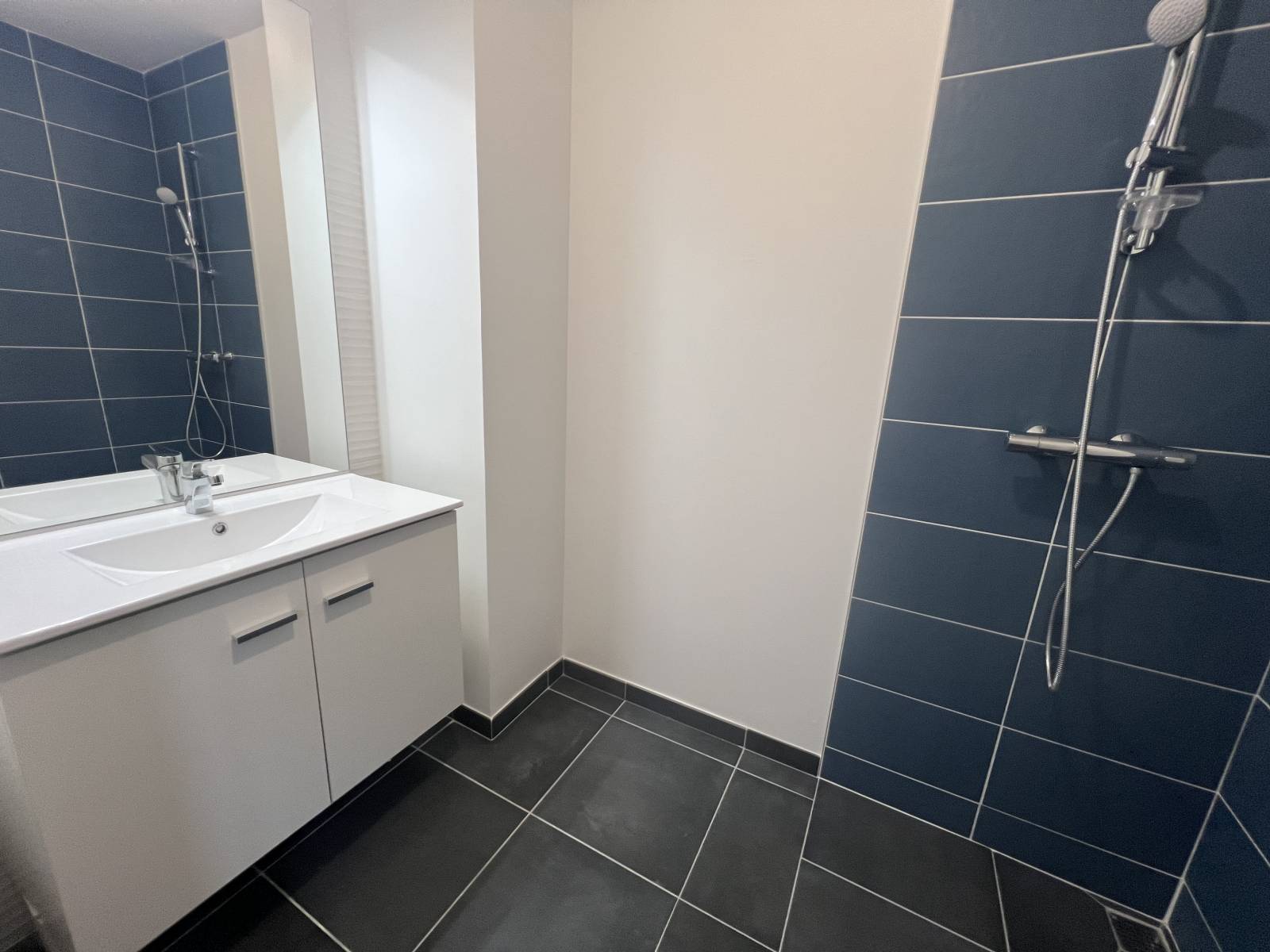 Aix-les-Bains, maison contemporaine de 2024, 4 chambres, vue partielle Lac du Bourget