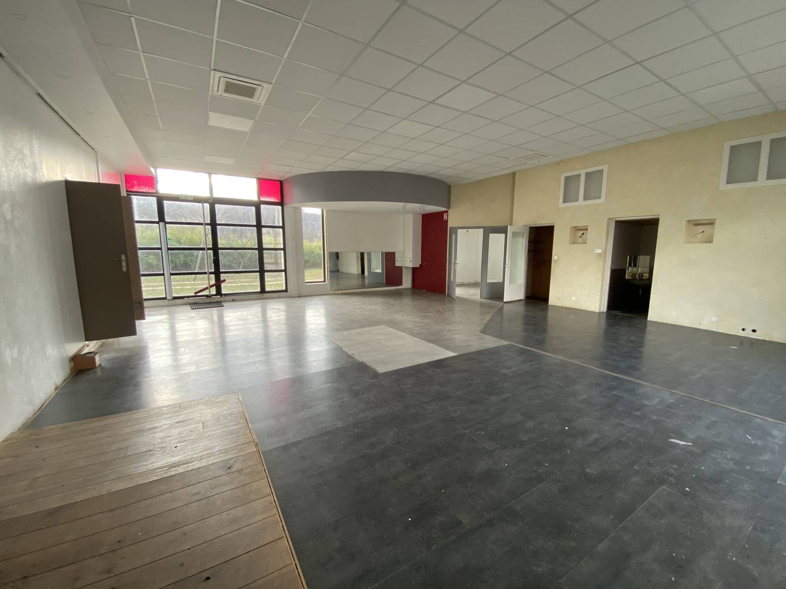 Local facilement aménageable et nombreuse possibilités à La Fouillouse