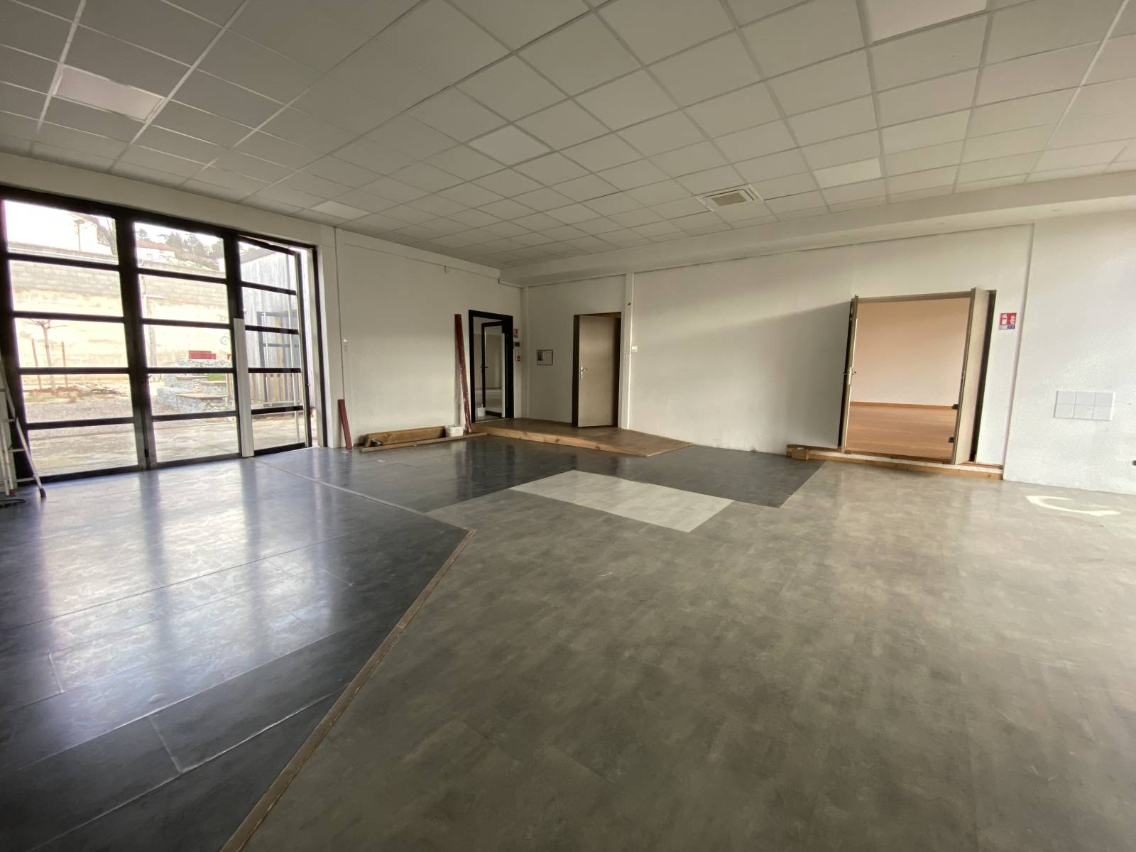 Locaux commerciaux à vendre proximité toutes commodités à La Fouillouse