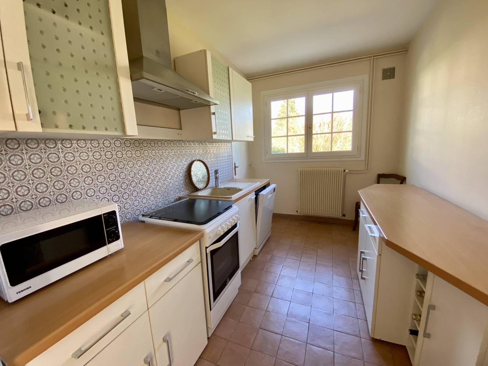 Maison à vendre : 5 pièces, terrain plat et arboré avec piscine 