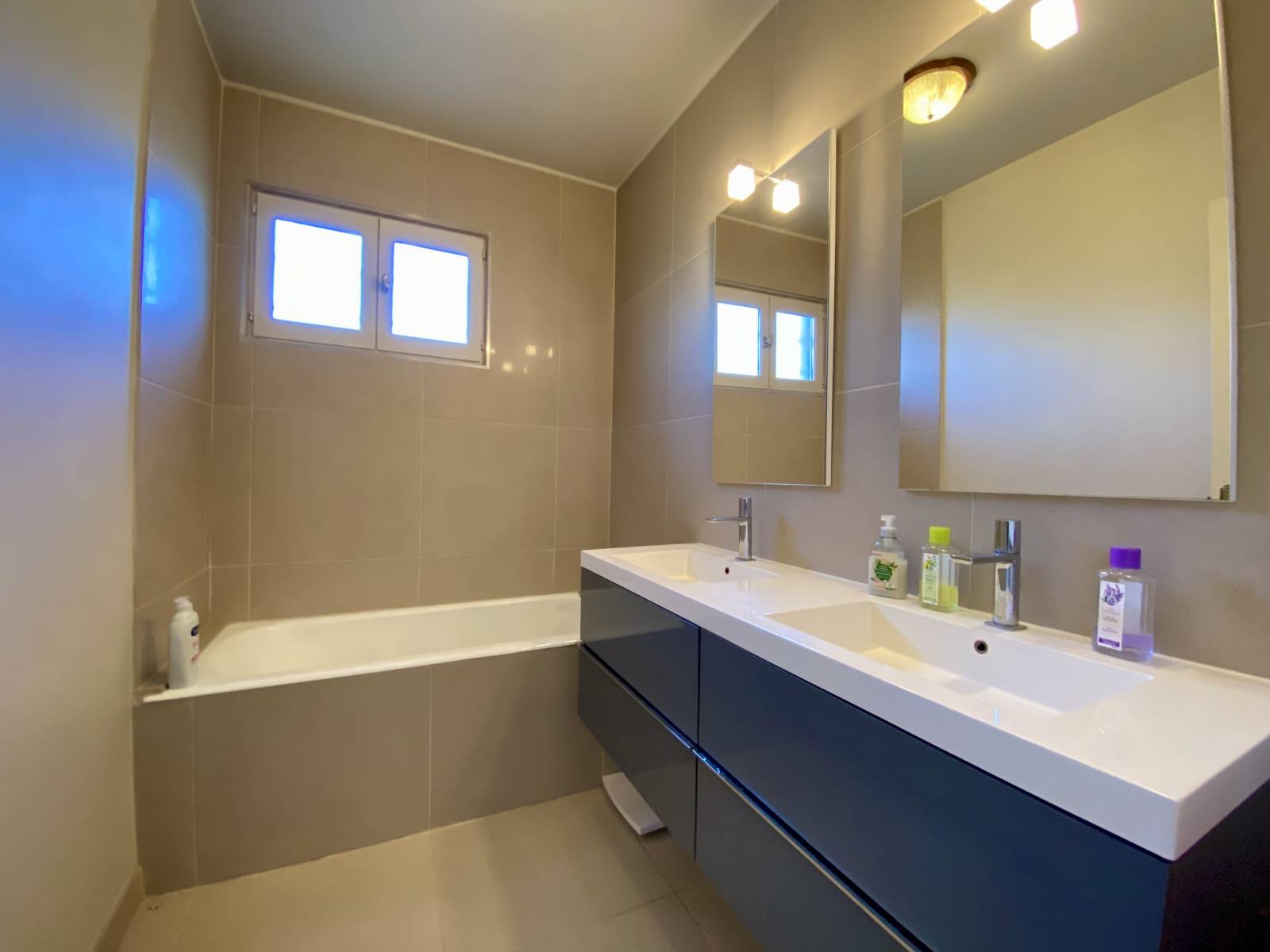 A vendre maison individuelle 4 chambre avec piscine et terrain plat à St Jean de Niost