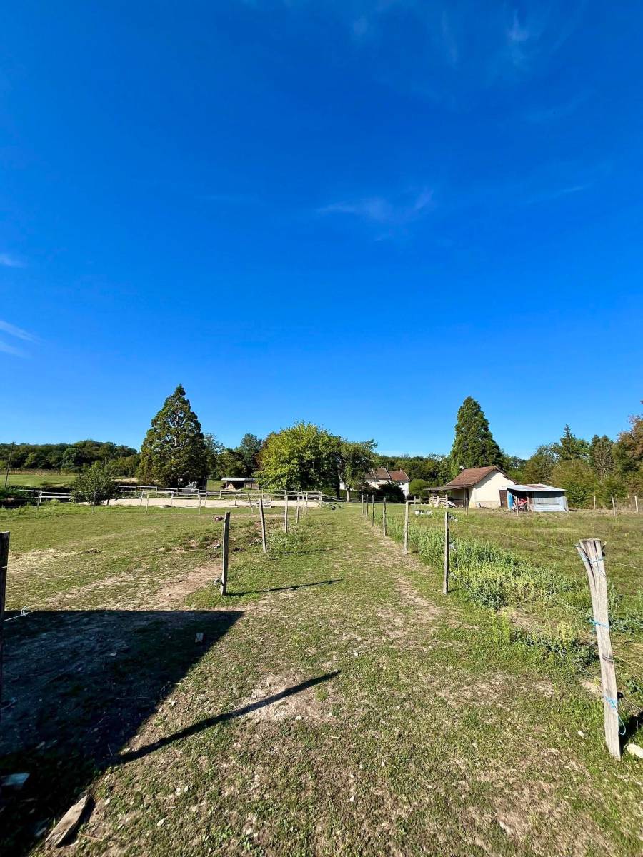 Propriété équestre de caractère de 2 hectares située dans l'Isère