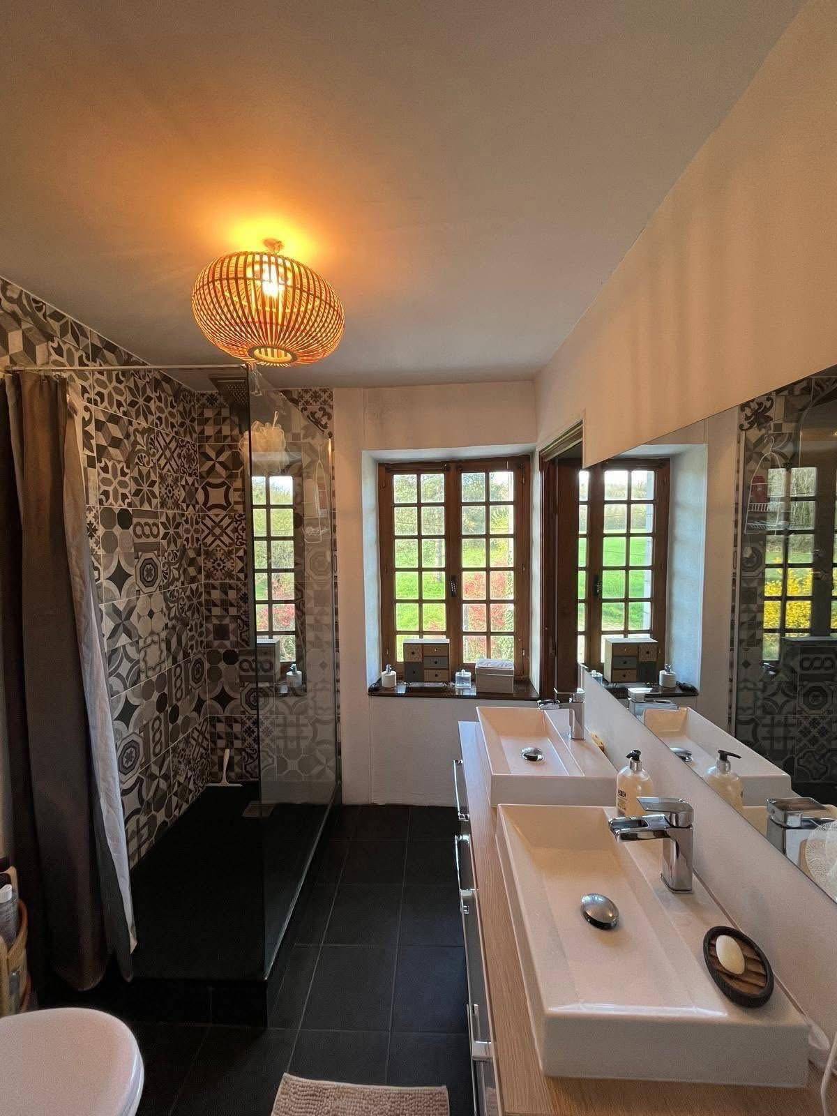 Propriété équestre de caractère de 2 hectares située dans l'Isère