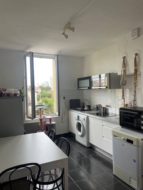 LYON 8 T2 Idéal investisseurs  vendu loué locataire sérieuse
