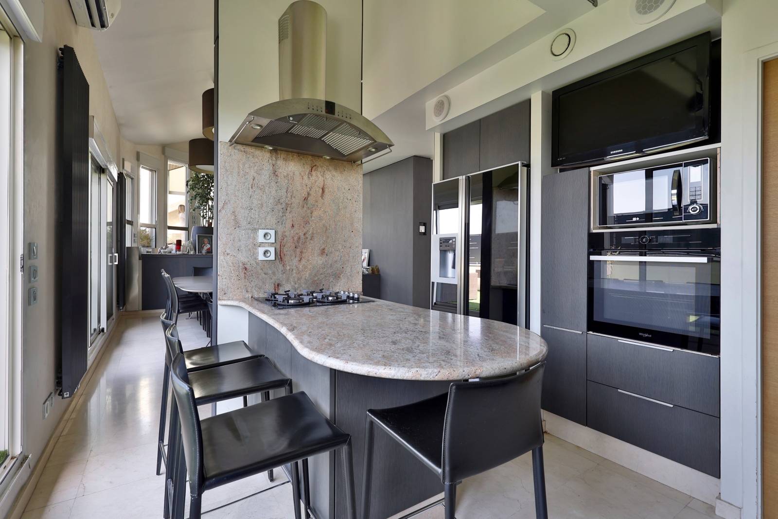 Lyon 8 - Toit-terrasse avec piscine privative  de 213m2 au coeur de Monplaisir