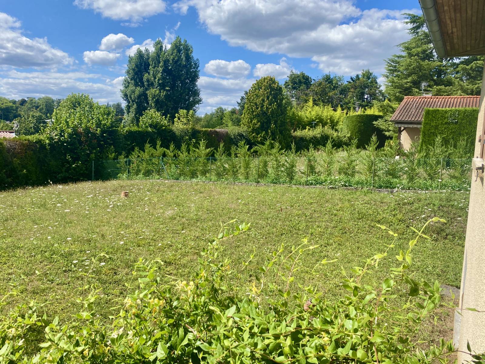 Terrain constructible à Saint-Didier-au-Mont-d'Or 20 % CES, avec vue Sud, calme et sans vis-à-vis