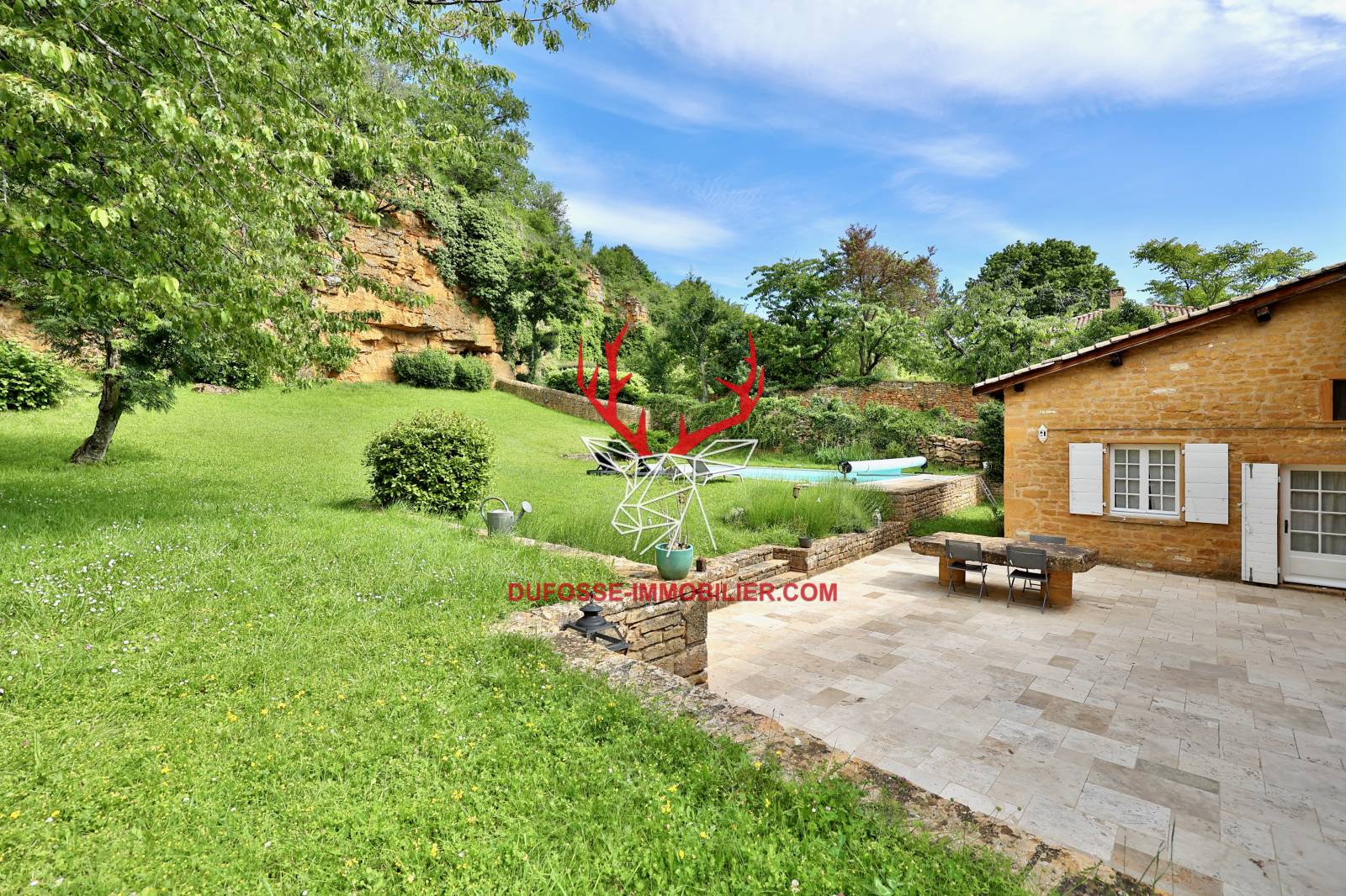 Terrasse de 70 m² - Pierre travertin
