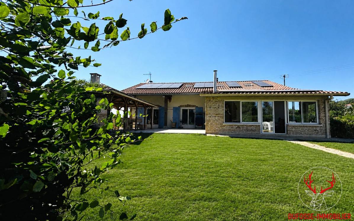 Maison familiale T6 - 151m² sur parcelle arborée de 3000m² - (38790)