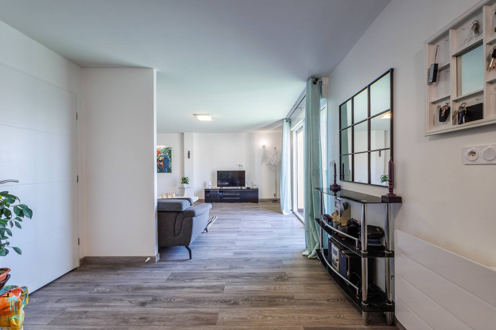 Maison familiale avec terrasse au calme Mions centre ville beaux volumes