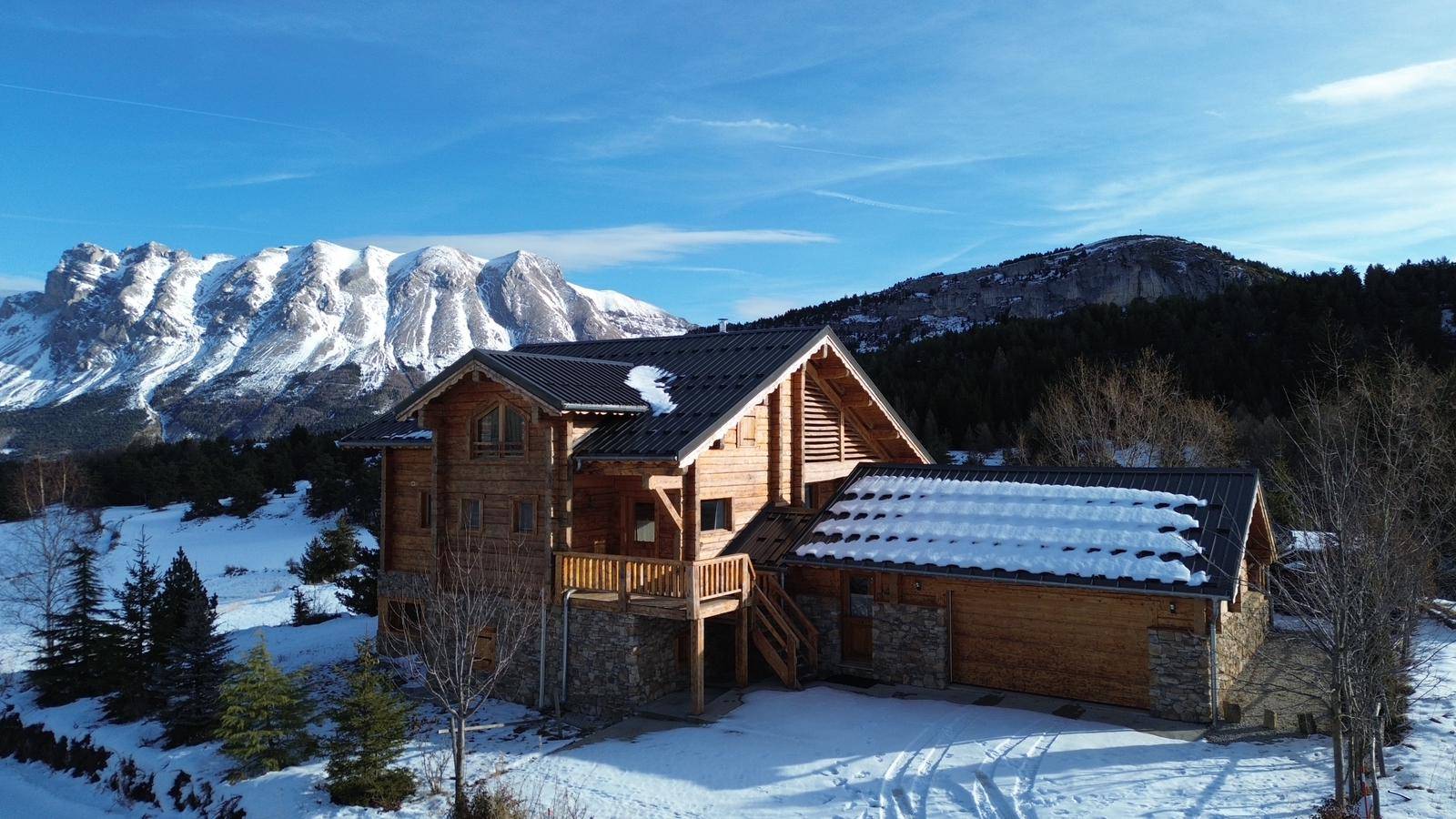 la joue du loup chalet plus de 380 m2 avec 7 chambres 