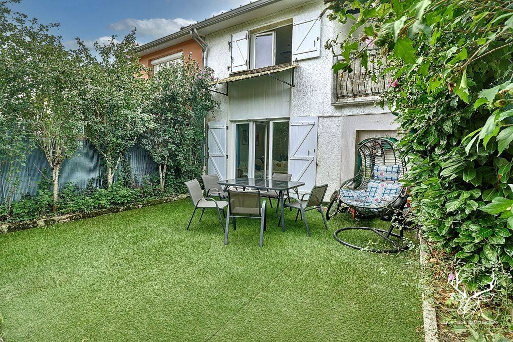 T5 de 104m2 au centre du village de Saint Quentin Fallavier 