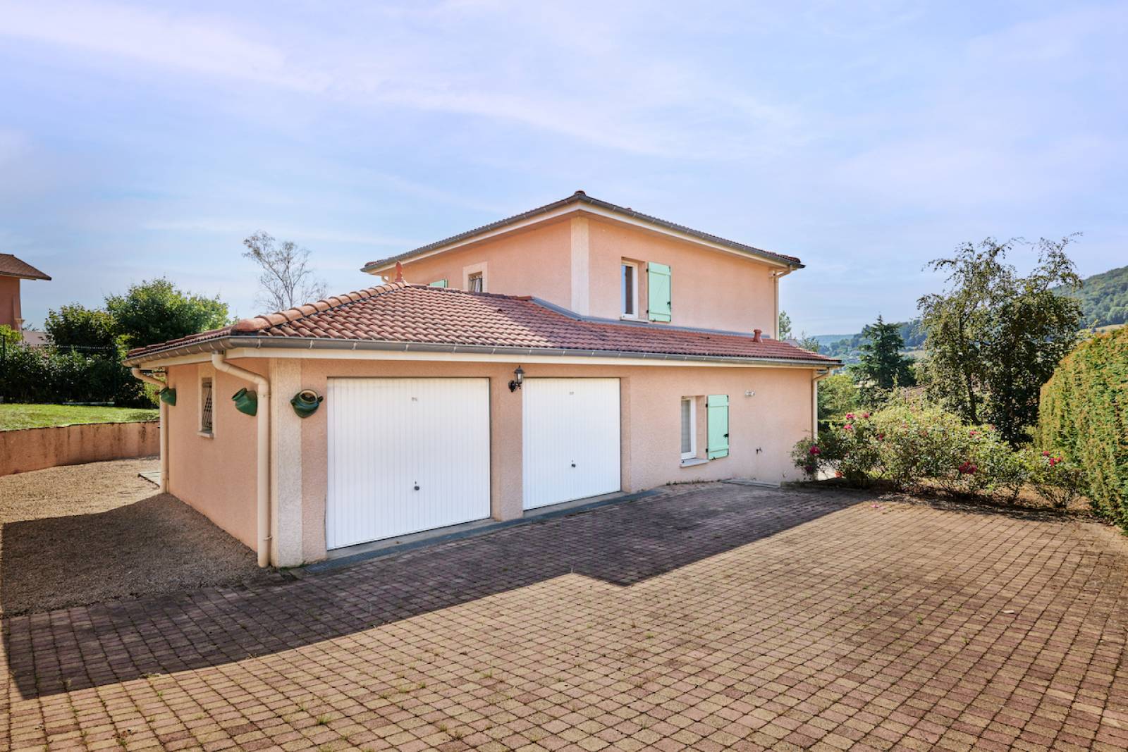 Jolie maison individuelle de 140 m2 avec terrasse et terrain de 1100