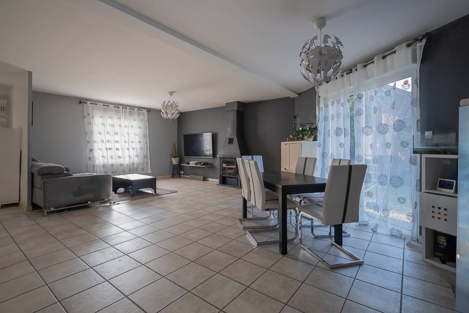 Maison lumineuse à St-Jean-de-Thurigneux 