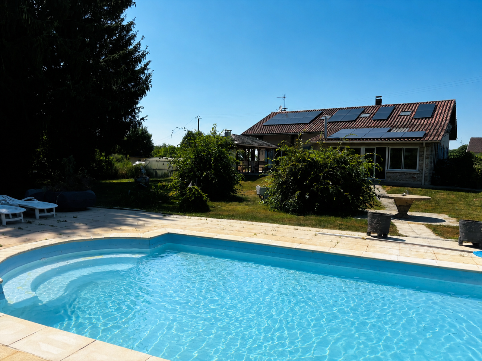 Au calme, charmante maison T6 avec piscine, sous-sol complet et nombreuses dépendances