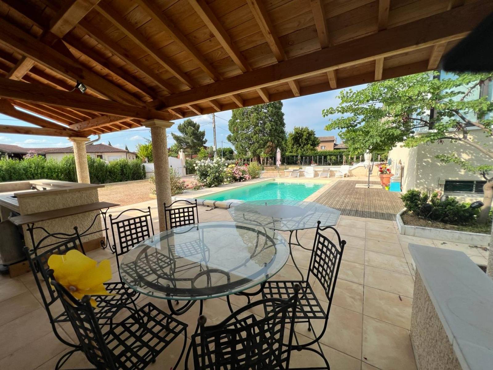 Charentay Villa sur sous-sol piscine pool house 