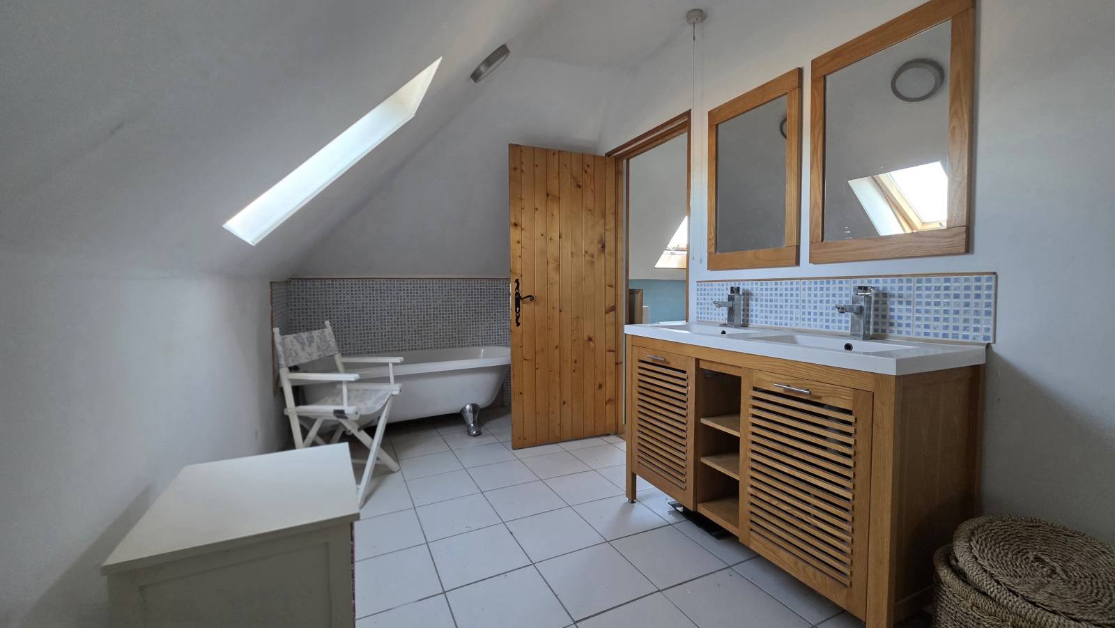 Mervans, Maison Bressane - 115m² - Piscine et Dépendances