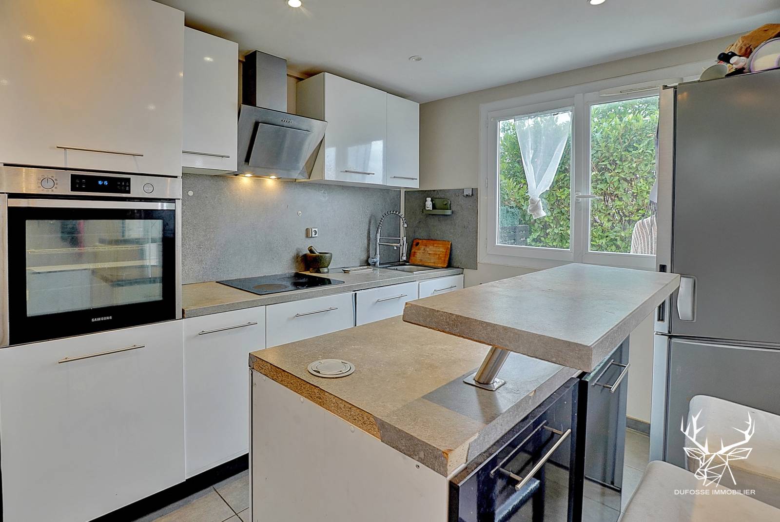 Bien mitoyen à proximité de Lyon , avec jardin ,5 pièces