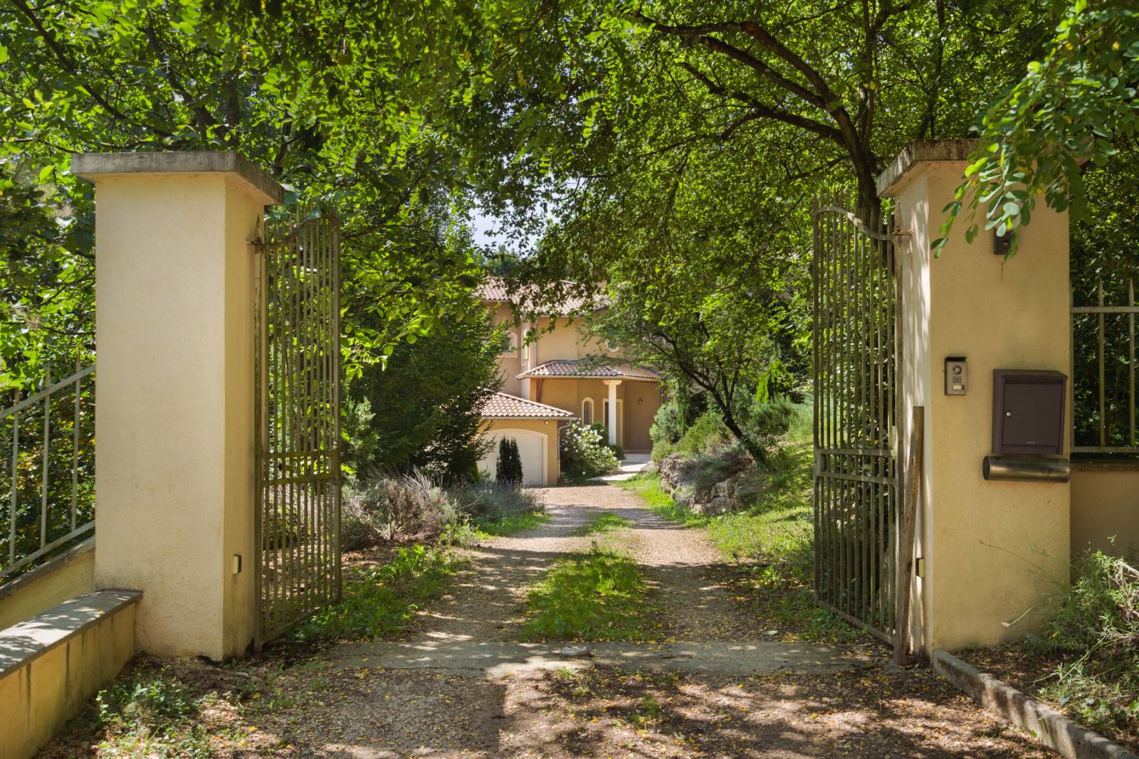 allée d'entrée