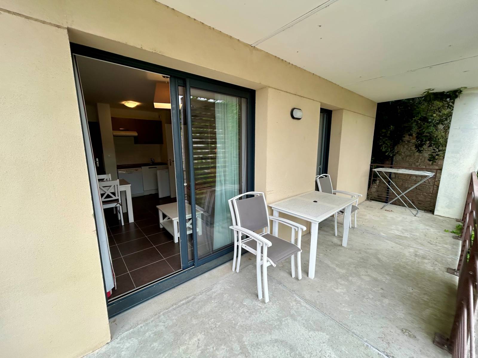 A chinon, appartement 2 pièces, 1 chambre avec piscine