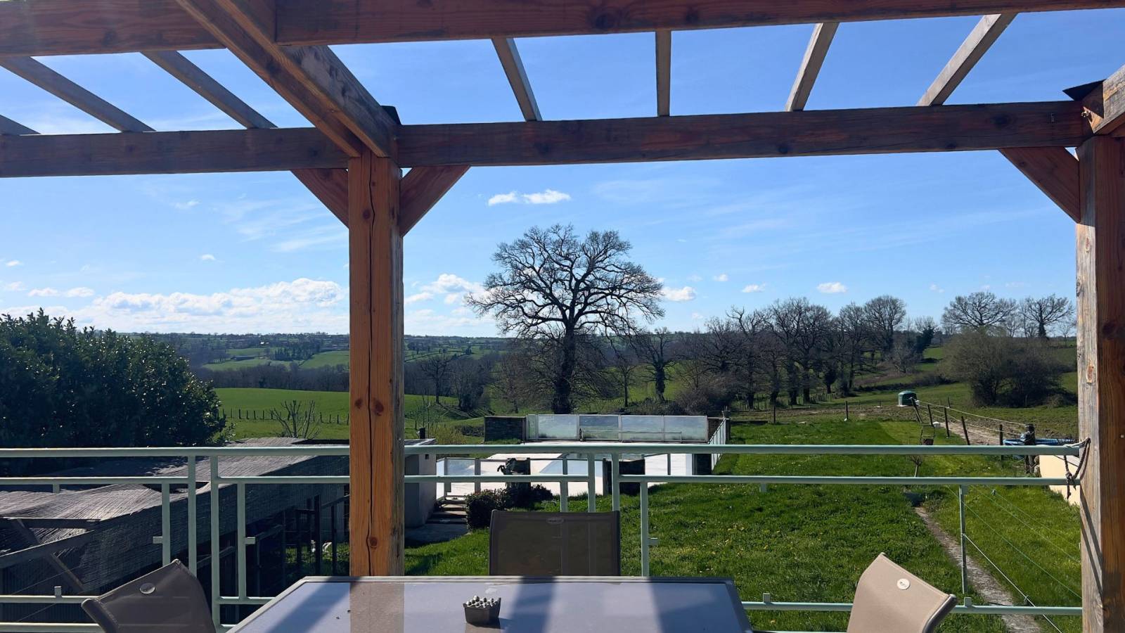 Propriété équestre avec habitations, gîtes et 6,5 hectares en Aveyron