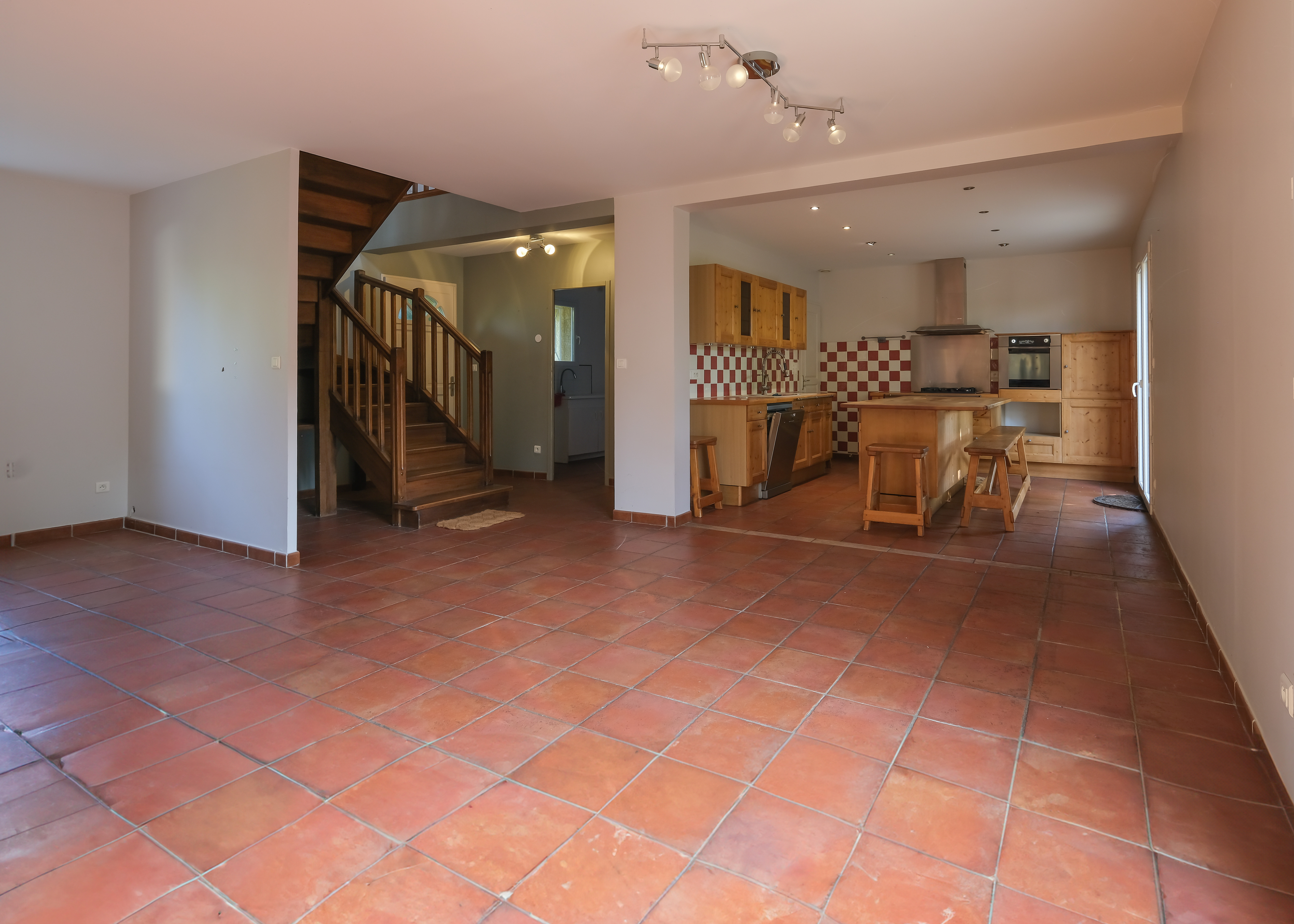 Beau jardin clos et arboré à Lachassagne 