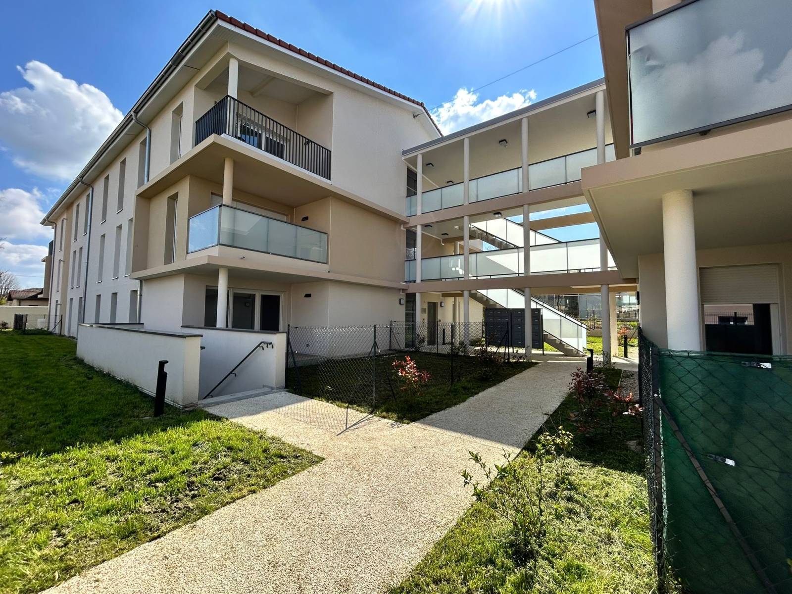Appartement T4 Mions 69780 avec jardin privatif et terrasse en rez-de-jardin résidence neuve proche Lyon