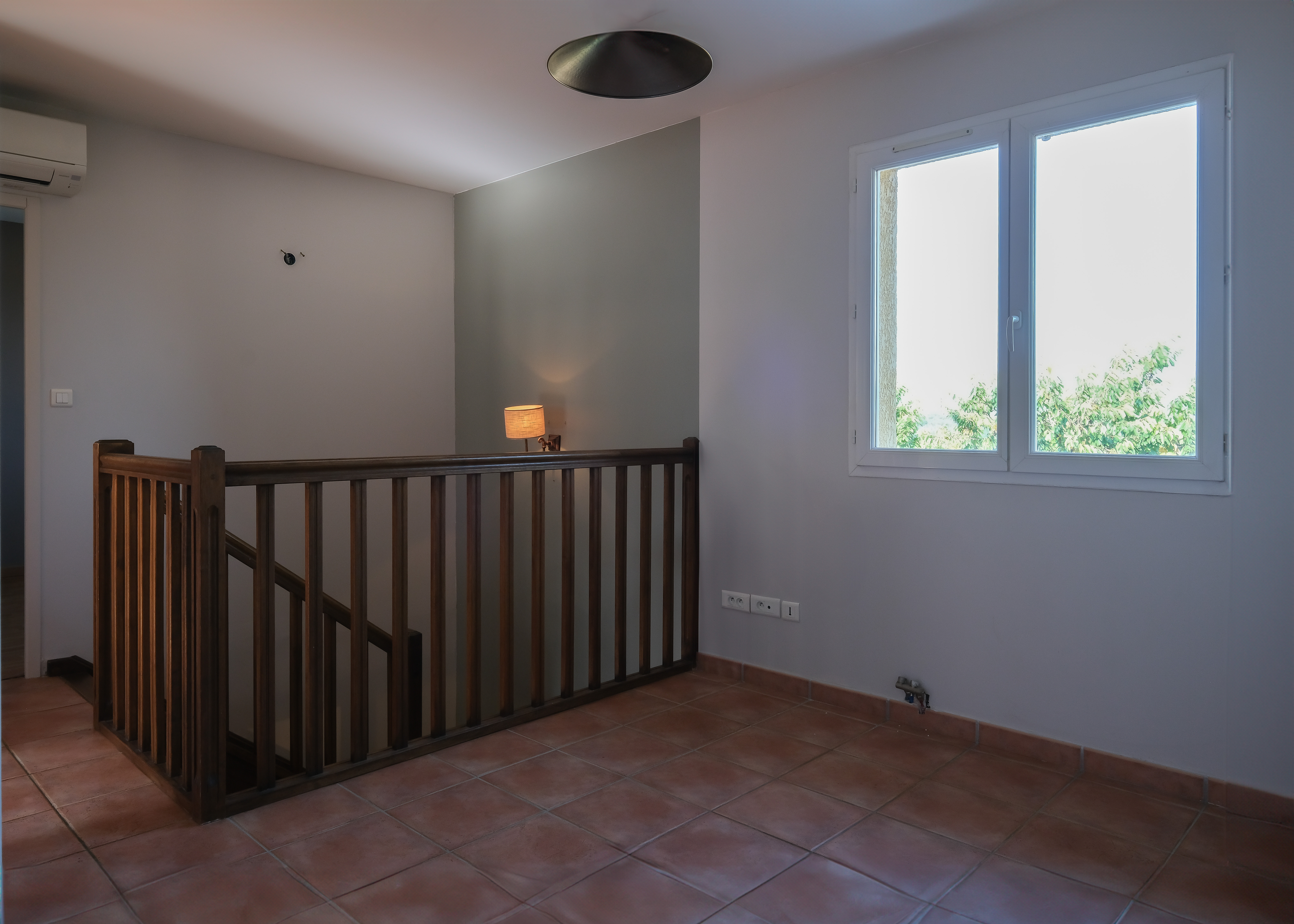 pièce lumineuse dans maison à vendre 