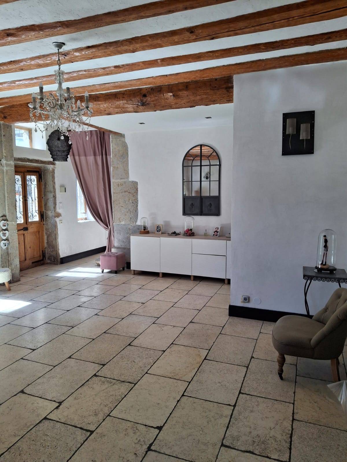 Millery 277 m2 habitables + cave et garage 