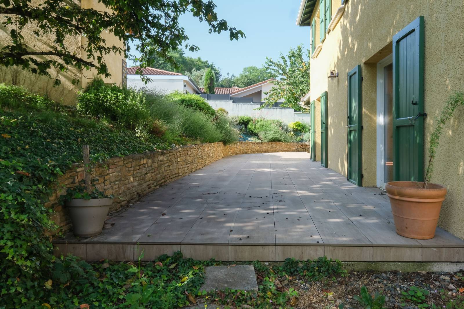 Vue sur le jardin à Lachassagne