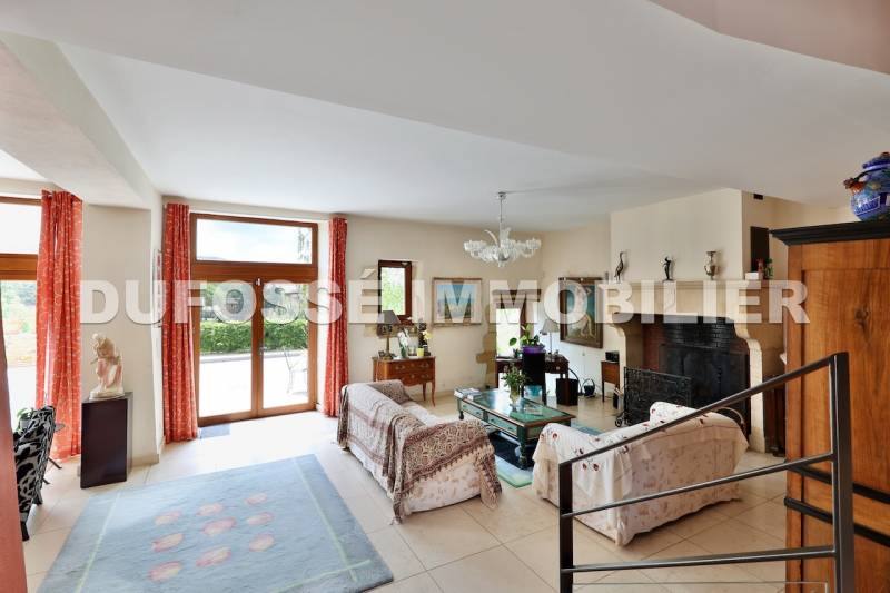 Bien d’exception à vendre : un château Villefranche-sur-Saône  XIème siècle, prêt à vivre