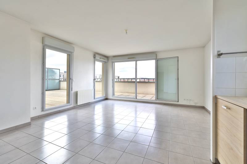 Villeurbanne : Pièce de vie donnant sur la terrasse