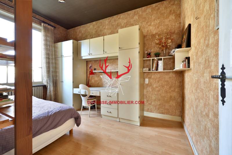 LYON 5 restauration à prévoir aménagement et isolation