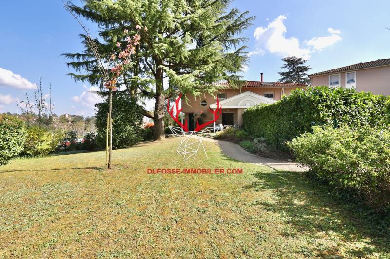 Jouissance exclusive d'un terrain magnifiquement arboré de 518m2 