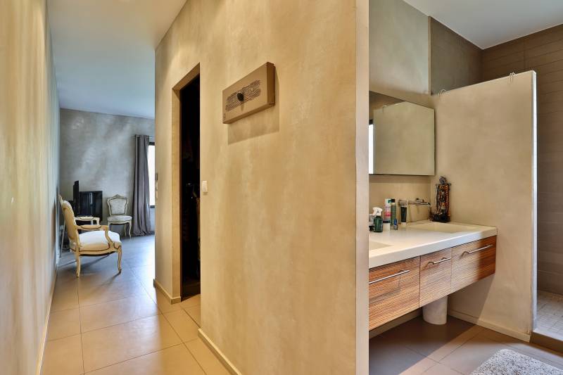suite parentale avec dressing et sdb de plain pied pour cette villa à Dommartin