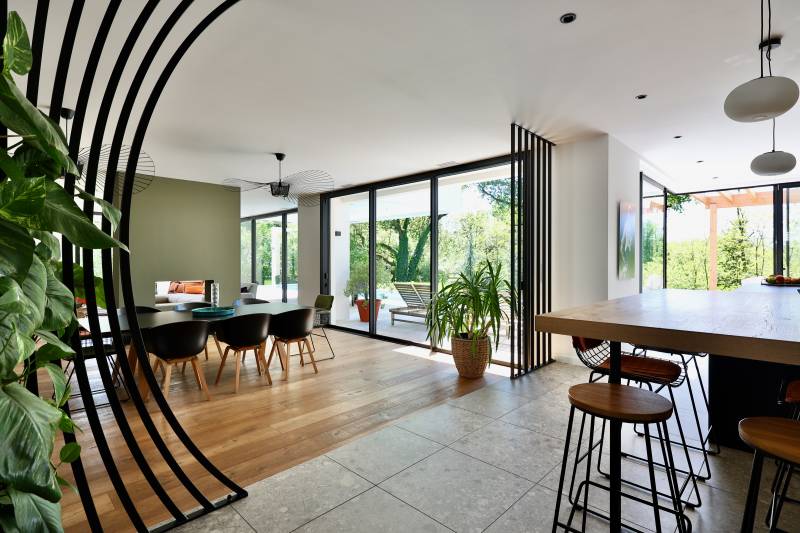 Maison contemporaine Tassin-la-Demi-Lune avec vue, piscine, parquet, proche Charbonnières-les-Bains