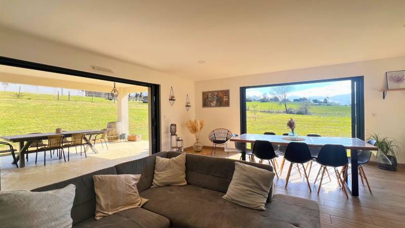 Propriété équestre alliant confort et fonctionnalité en Hautes-Pyrénées