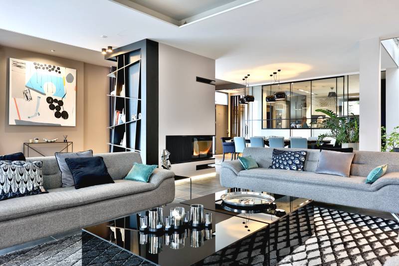 villa contemporaine d'exception hauteurs des Monts d'or, limite saint Cyr au Mont d'Or, 483 m², au calme, sans vis a vis. terrain très haut-de-gamme avec vue imprenable Lyon et la chaine des Alpes