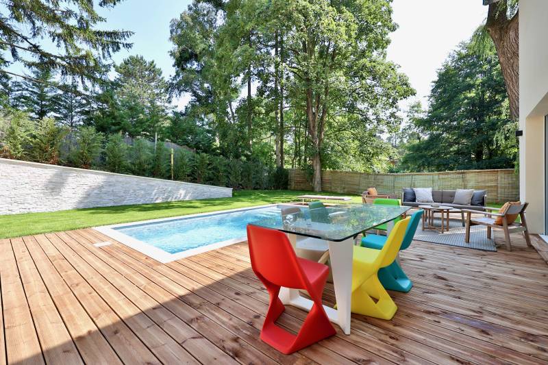 Belle maison rénovée à Saint-Cyr-au-Mont-d'Or, au calme et dans environnement verdoyant, climatisation et matériaux haut-de-gamme, 2 chambres avec suite parentale salle de douche, au calme