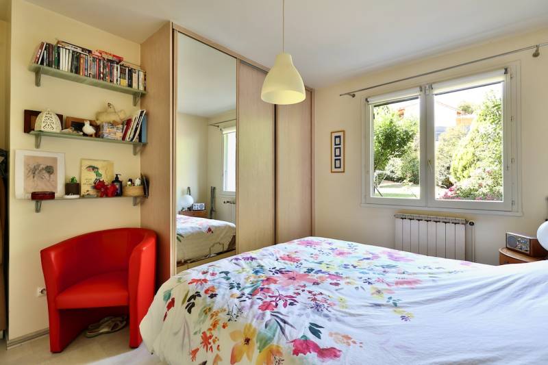 A vendre : Maison sur deux niveaux avec piscine et terrain arboré à Collonges-au-Mont-d'Or