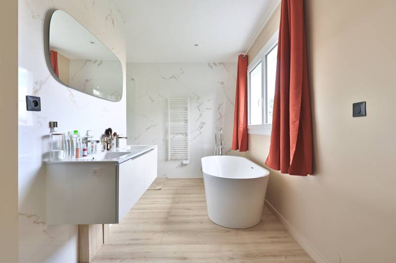 Francheville, villa rénovée avec goût au calme