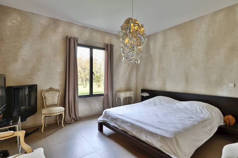 villa 4 chambres à Dommartin sans vis-à-vis avec grand terrain piscine et pool-house à Dommartin