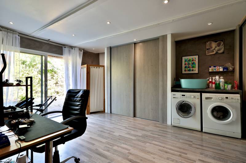 bureau et buanderie