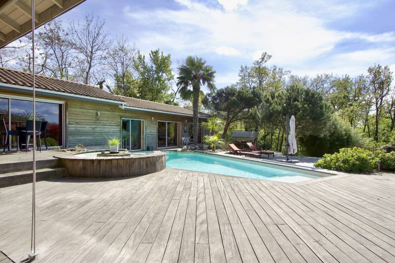 Villa limonest terrain 3000 m2 climatisation 