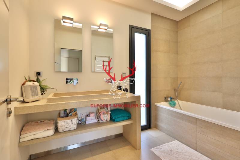 Saint-Cyr-au-Mont-d'Or, maison contemporaine de plain pied