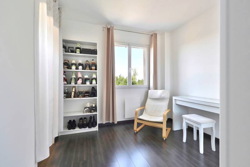 Opportunité proche de LYON maison d'architecte avec terrain et double garage