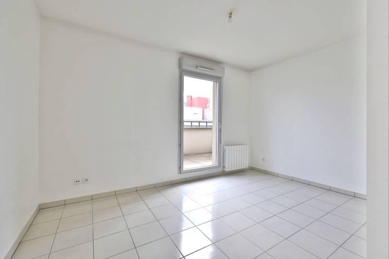 Villeurbanne : Chambre avec placard mural