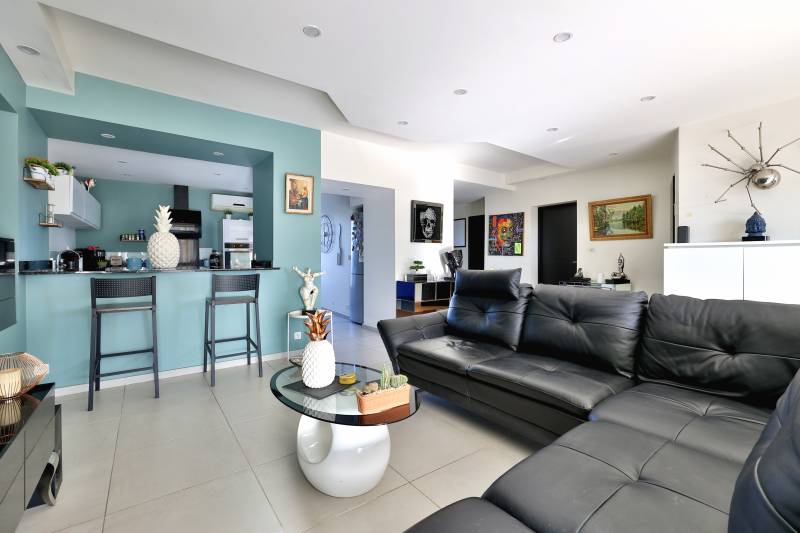 Maison de 270 m2 disponible à la vente à Saint-Georges-d'Espéranche