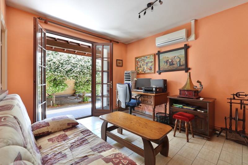 Salon 2eme maison donnant sur la terrasse