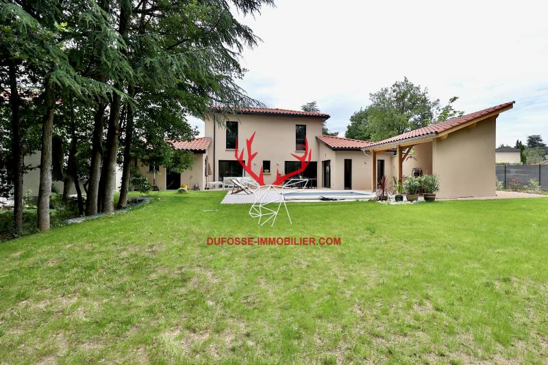 Terrain 909 m²