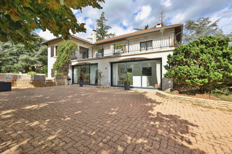 Maison avec piscine et jardin
